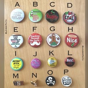 🩷 Christmas Holiday Buttons Pin